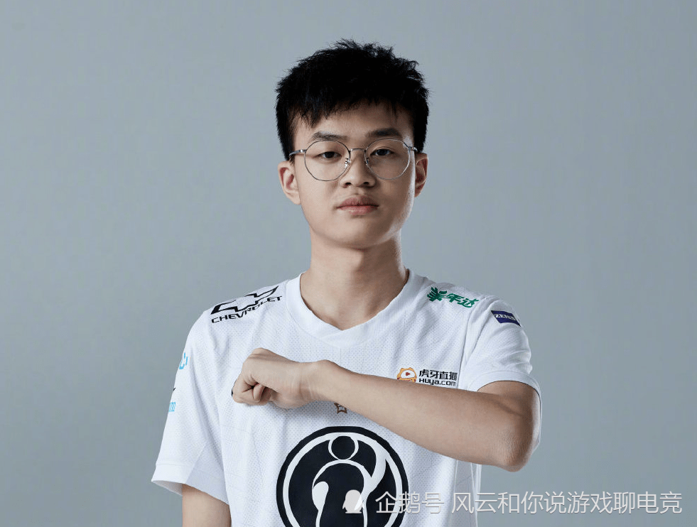 IM电竞下载官方-电竞国家队回归首秀大放异彩，费德勒主场球迷高呼名字